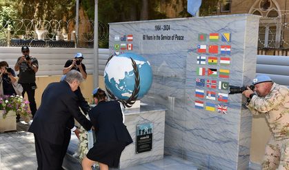 Guterres, Ledra Palace Otel önündeki BM anıtına çelenk koydu