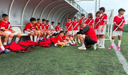 Karataş, KKTC U12 Milli Takımını Kutladı