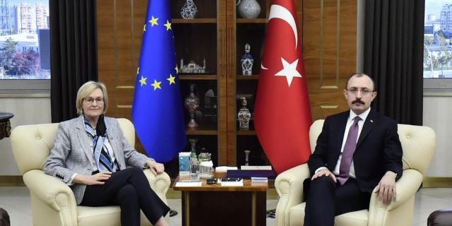 AB Türk şirketlerini yaptırımlar kapsamına girme riskine karşı uyardı