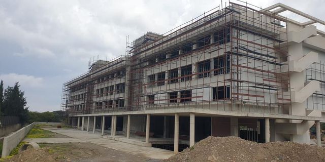 Sağlık Bakanı Altuğra: “Yeni Girne Hastanesi’nin yapımı hızla devam ediyor”
