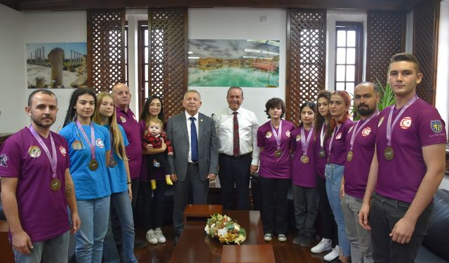 Ataoğlu, şampiyon olan KKTC Taekwondo Milli Takımı’nı kabul etti