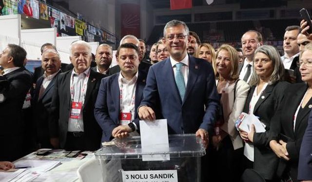 CHP Genel Başkanlığına seçilen Özel, PM ve YDK seçimleri için oyunu kullandı