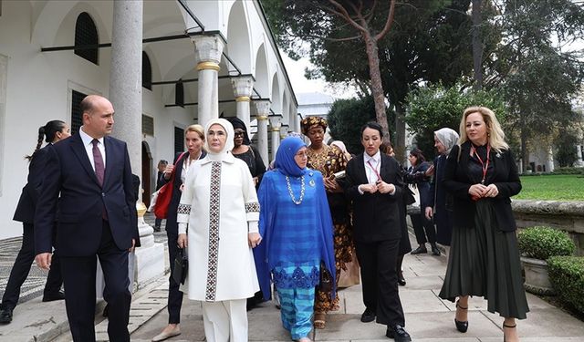 Emine Erdoğan, devlet başkanlarının eşleriyle Topkapı Sarayı'nı gezdi, geziye Tatar ve Üstel’in eşleri de katıldı