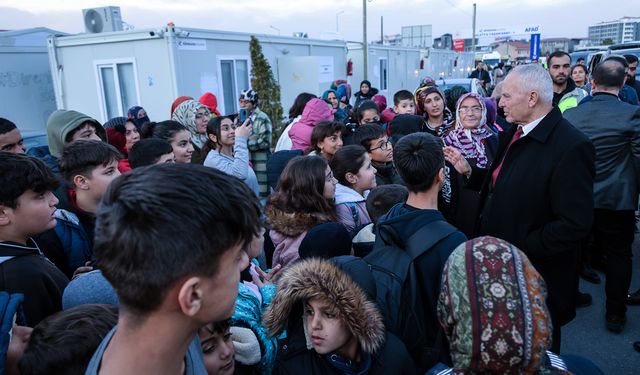 Cumhuriyet Meclisi Başkanı Töre Malatya’da konteyner kenti ziyaret etti