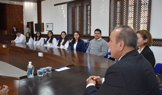 Turizm Bakanı Ataoğlu gastronomi yarışmasında ödül kazanan öğrencileri kabul etti