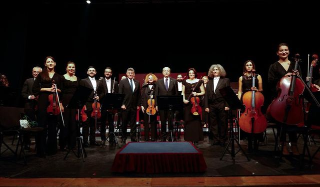 Cumhurbaşkanı Ersin Tatar, KKTC CSO’nun kuruluşunun 8. Yılı konserini izledi