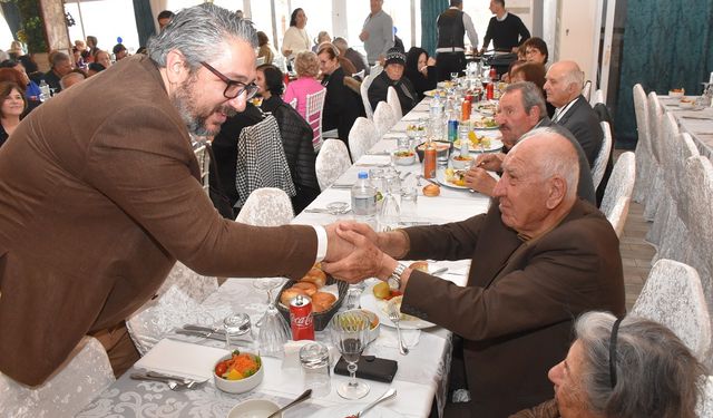 Girne Belediyesi İkinci Bahar üyeleri, yeni yıl yemeğinde biraraya geldi