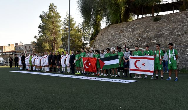 Meclis Futbol Takımı ile Filistin Karması dostluk maçı yaptı