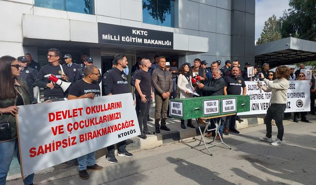 KTOEÖS, Milli Eğitim Bakanlığı önünde eylem yaptı