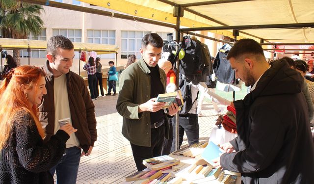 DAÜ Hukuk Fakültesi Şampiyon Melekleri Yaşatma Derneği yararına kermes düzenledi