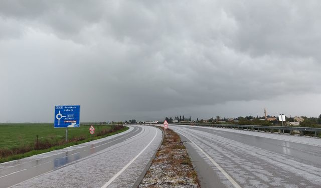 Sibirya soğuklarının hissedildiği ülkede yoğun yağış ve fırtına etkili oluyor