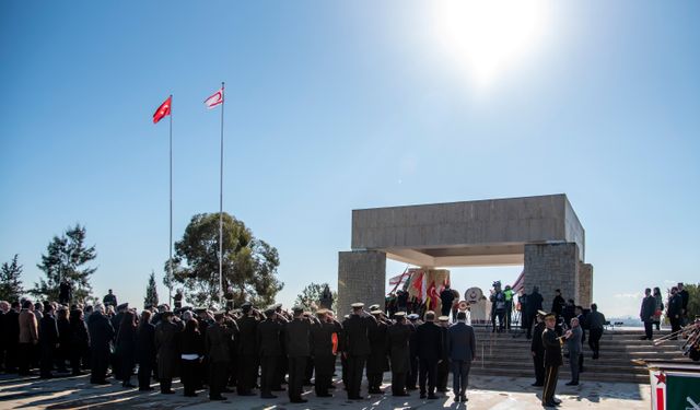 Dr. Küçük 40’ıncı ölüm yıl dönümünde anılıyor… İlk tören Dr. Fazıl Küçük Anıtı’nda yapıldı