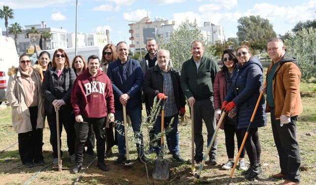 Gazeteciler Lefkoşa’da fidan dikti