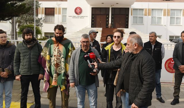 Vicdani Ret İnisiyatifi, Askerlik (Değişiklik) Yasa Önerisi’ne ivedilik talebinin ele alınacağı Meclis önünde toplandı