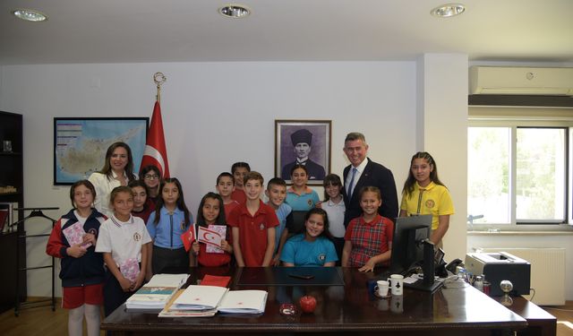 TC Lefkoşa Büyükelçisi Feyzioğlu 23 Nisan çocuk heyetini kabul etti