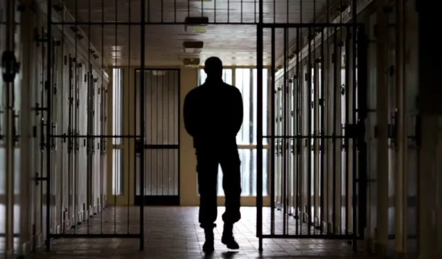 Rum merkezi cezaevinde gardiyanların kullandığı dolapta uyuşturucu tespit edildi