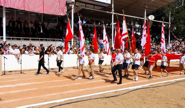 Girne 20 Temmuz Mete Adanır Stadyumu’nda tören düzenlendi
