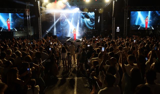 Geleneksel İskele Festivali Simge Sağın konseri ile tamamlandı