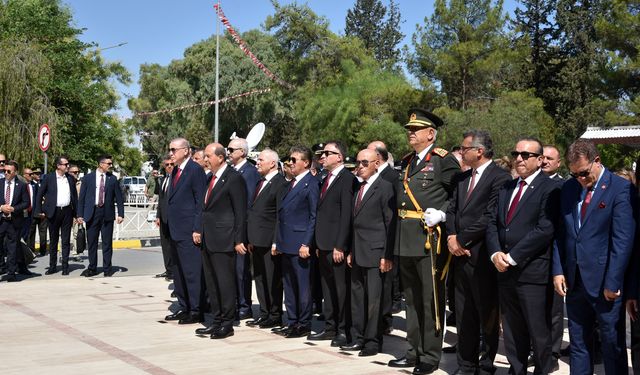 Lefkoşa Atatürk Anıtı önünde tören düzenlendi