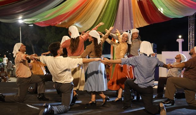 İskele Belediyesi halk dansları festivalinde tanıtım gösterileri sahnelendi