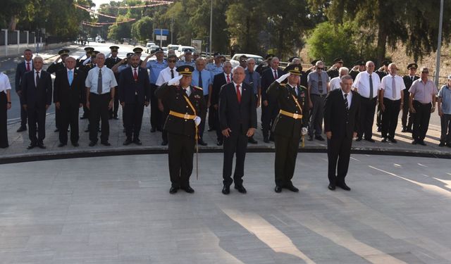 Şehitler Anıtına çelenk sunuldu