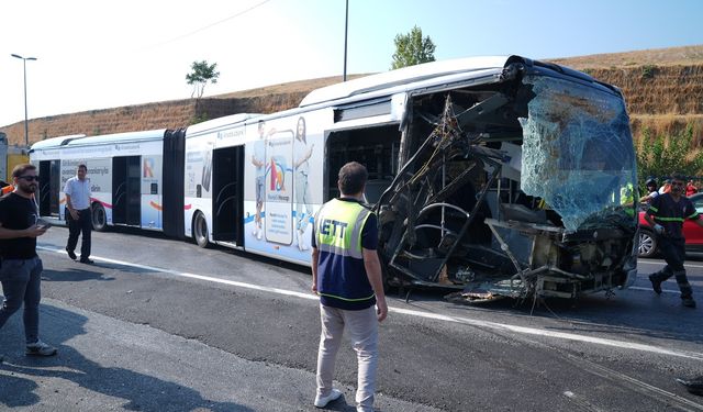 İstanbul Küçükçekmece'deki metrobüs kazası… 1 kişi hayatını kaybetti, 50 kişi yaralandı