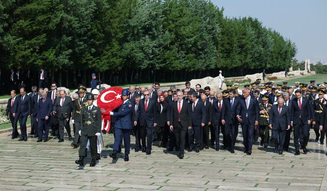 TC Cumhurbaşkanı Erdoğan başkanlığındaki devlet erkanı, Anıtkabir'i ziyaret etti