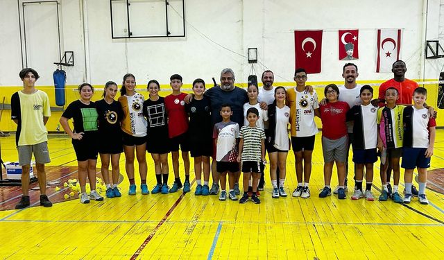 Lefkoşa Badminton Kulübü Sporculari Hiz Kesmiyor