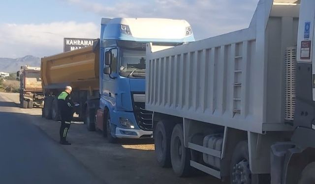 Kamyonların trafiğe çıkış saatleri denetlendi