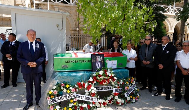 Yaşamını yitiren Emekli Yüksek Mahkeme Yargıcı Refiker için mahkemeler önünde tören düzenlendi