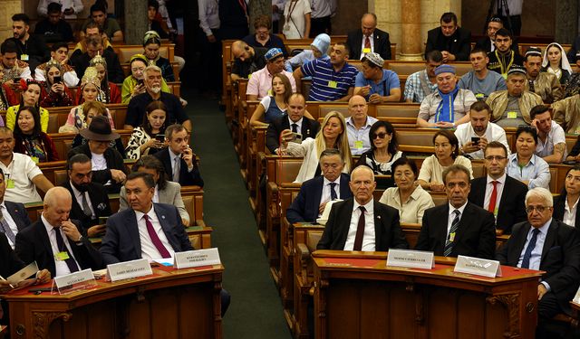 Meclis Başkanı Töre, Macaristan’da… Büyük Hun Türk Kurultayı’nın parlamentoda düzenlenen açılışına katıldı