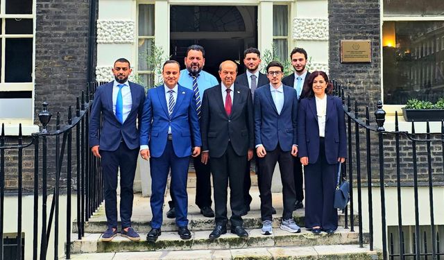 Cumhurbaşkanı Tatar, İngiltere’de bazı Kıbrıs Türk sivil toplum temsilcileriyle bir araya geldi