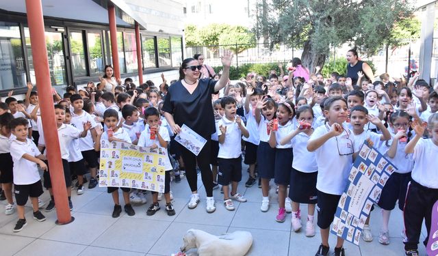 23 Nisan İlkokulu 1. sınıf öğrencileri, Girne Belediyesi Hayvan Barınağı ve Rehabilitasyon Merkezi’ne mama bağışı yaptı