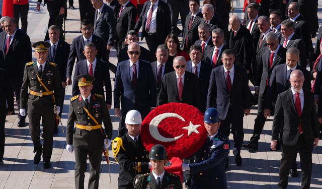 TC Cumhurbaşkanı Erdoğan başkanlığındaki devlet erkanı Anıtkabir'i ziyaret etti