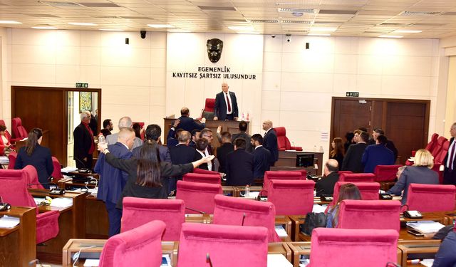 Kıbrıs Türk Siyasi Tarihinde; BÖYLE REZALET GÖRÜLMEDİ!