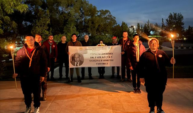 İzciler Dr. Fazıl Küçük’ü kabri başında meşalelerle andı