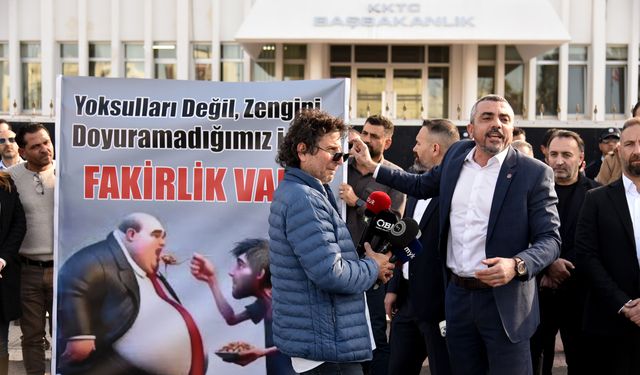 Hür-İş Başbakanlık önünde protesto eylemi yaptı: “Cuma akşamı Lefkoşa’da yürüyüş düzenlenecek”