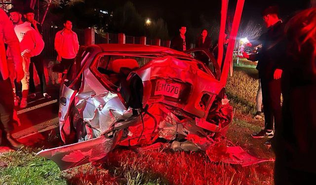 Direksiyon hakimiyetini kaybeden sürücü Gazimağusa Devlet Hastanesi’nin çevre duvarına çarptı…