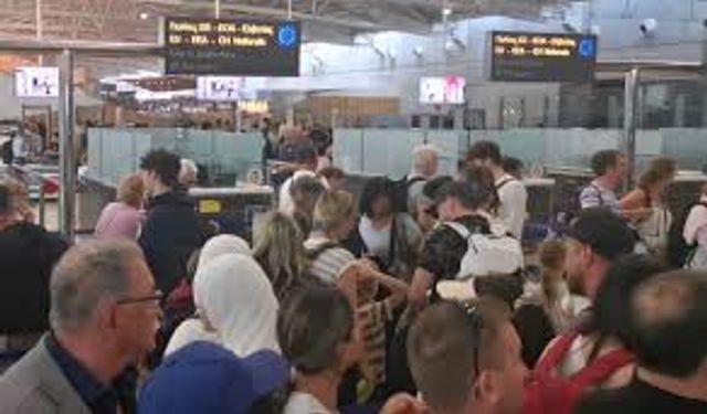 AKEL, Larnaka havalimanının Paskalya’daki görüntüsünün kabul edilemez olduğunu belirtti