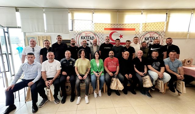 Ayın Başarılı Antrenörleri Ödüllendirildi