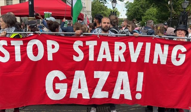 Londra'da binlerce kişi, İngiltere'nin İsrail'e silah satışını protesto etti