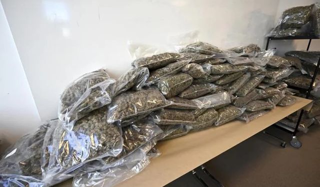 Larnaka'da yolcu beraberi 18 kiloya yakın uyuşturucu...