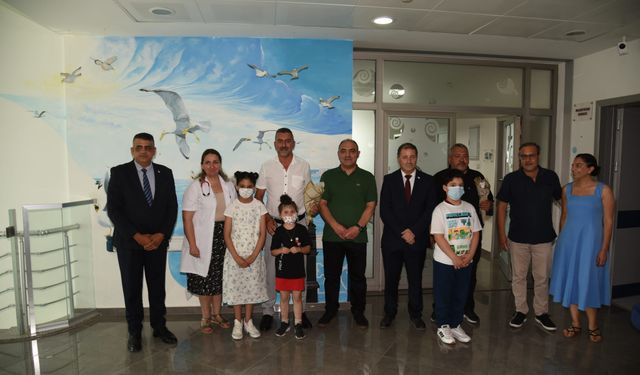 Çocuk Onkoloji Bölümü'nde eğitimlerine devam eden çocuklar bugün karnelerini aldılar