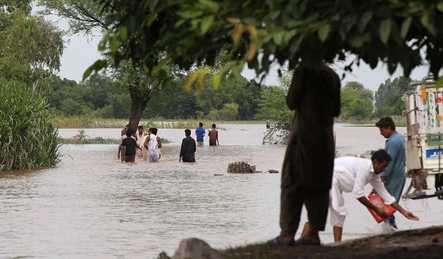 Pakistan'ın Pencap eyaletinde sel nedeniyle 122 bin kişi tahliye edildi
