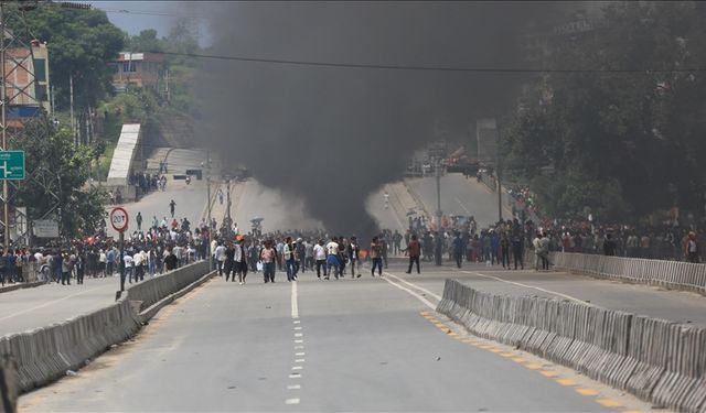 Nepal'de göstericilerin baskın düzenlediği cezaevlerinden 15 binden fazla mahkum kaçtı