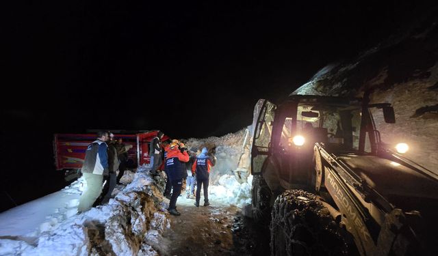 Rize'de çığ nedeniyle mahsur kalan 15 kişi kurtarıldı