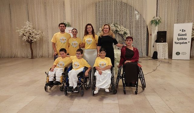 Kalp Atışı Tekerlekli Sandalye Dans Grubu gösterisi dün akşam yapıldı