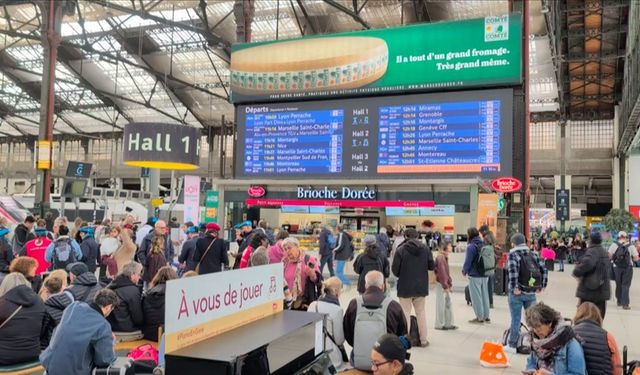 Fransa'da sabotaj eylemi nedeniyle tren seferlerinde aksamalar yaşandı
