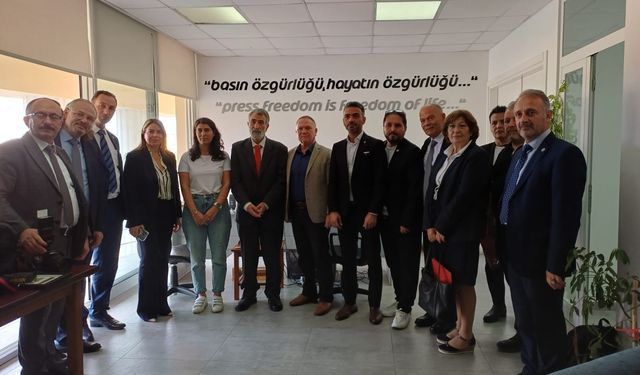 Hamburg Türk Basın Birliği Gazeteciler Birliği’ni de ziyaret etti