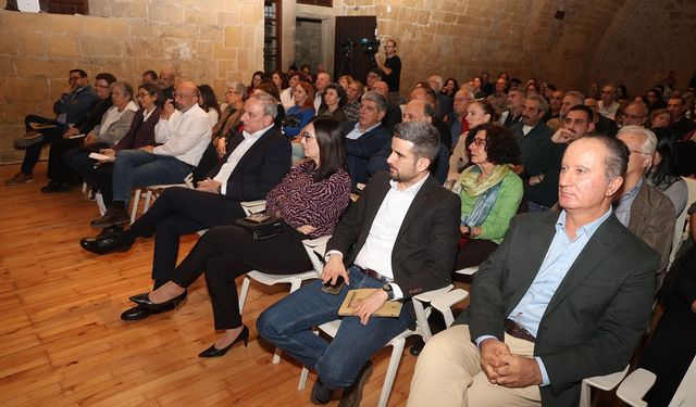 AKEL Özker Özgür kitabının Yunanca çevirisini, Münevver Özgür Özersay'ın da katıldığı etkinlikle tanıttı